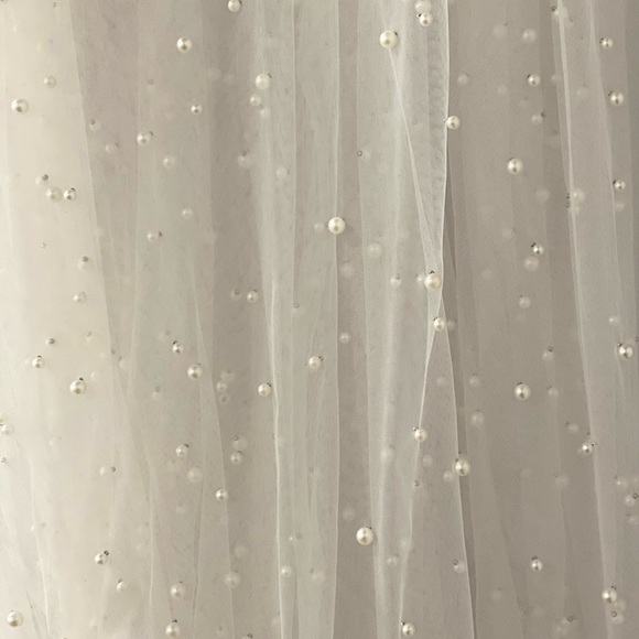 Scattered Pearl Wedding Veil - Picture 4 of 5
